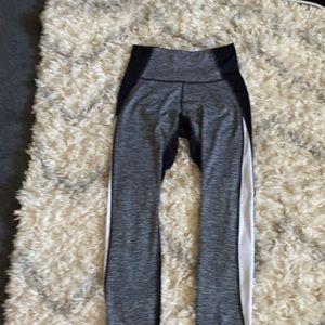 Tek Gear workout gear size small black white and grey leggings low rise